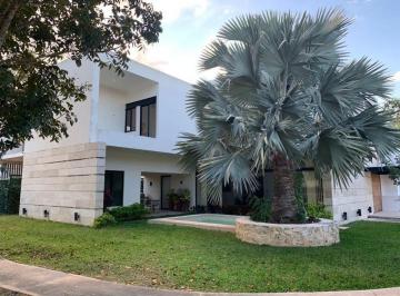 034b93bdec995112d115805159cef257efb4f16c5af6cfc351b4dc690abdbee6 · Casa en Privada Dentro del Yucatan Country Club