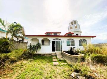 Casa · 216m² · 2 Recámaras · 5 Estacionamientos · Casa en Venta en Mata Redonda, Veracruz