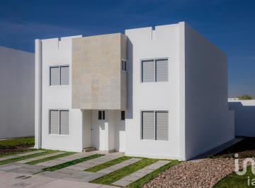 Casa · 93m² · 3 Recámaras · 1 Estacionamiento · Casa Nueva en Queretaro Ubicada en Residencial Privado con Amenidades en El Marqués, Querétaro.