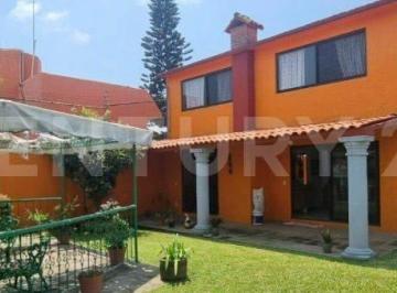 Casa · 164m² · 3 Recámaras · 2 Estacionamientos · Casa en Venta en Fraccionamiento Lomas del Sol