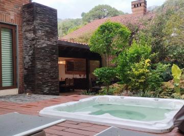 Casa · 300m² · 3 Recámaras · 2 Estacionamientos · Casa en Venta en Avándaro con Jacuzzi, Alberca y Río