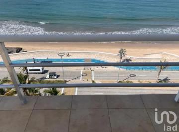 Departamento · 200m² · 4 Recámaras · 1 Estacionamiento · Departamento de Dos Niveles a Pie de Playa, Mazatlán, Sinaloa