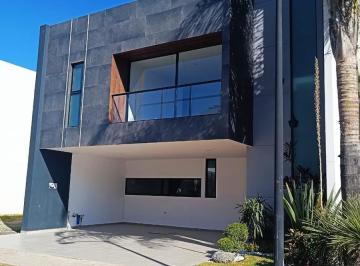 Casa · 340m² · 4 Recámaras · 2 Estacionamientos · Casa en Venta – Parque Baja California– Lomas de Angelopolis