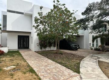 Casa · 1m² · 3 Recámaras · 4 Estacionamientos · Casa en Renta en Privada en Conkal