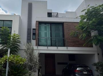 Casa de 3 habitaciones, Zapopan · Casa en Renta Amueblada en Coto Vila Oporto Col. Jocotan Zapopan