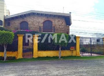 Casa · 392m² · 4 Recámaras · 3 Estacionamientos · Casa en Venta - (4)