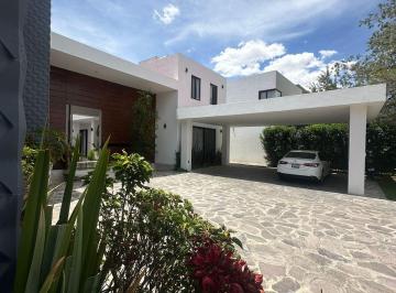 Casa de 4 habitaciones, León · Casa en Venta El Bosque