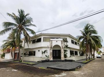 Casa · 770m² · 4 Recámaras · 4 Estacionamientos · Casa con Alberca en Venta en Costa de Oro Boca del Río Veracruz