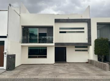 Fachada · Hermosa Casa en Jade Residencial