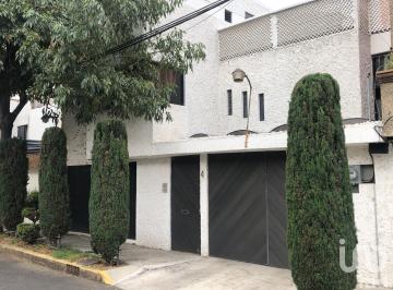 Casa · 350m² · 5 Recámaras · 2 Estacionamientos · Hermosa y Amplia Casa a La Venta en Coapa