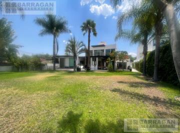 Casa · 330m² · 3 Recámaras · Casa en Venta con Vista Espectacular Al Campo de Golf