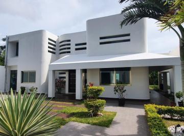 Casa · 458m² · 4 Recámaras · 3 Estacionamientos · Casa en Residencial Flamboyanes