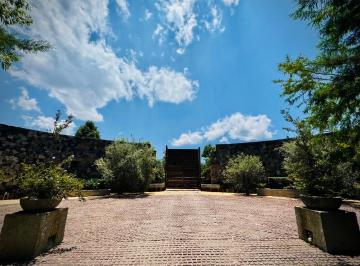 Casa en condominio de 4 habitaciones, Valle de Bravo · Casa en Venta en Valle de Bravo en El Desarrollo Rancho Dos Rios