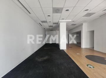 Local comercial · 148m² · 8 Estacionamientos · Local Comercial en Calzada de La Viga - (4)