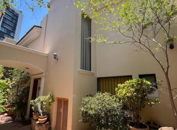 Casa en condominio de 2 habitaciones, Guadalajara · Casa en Renta Frente a Parque, Country Club Guadalajara