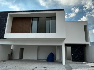 Casa · 467m² · 4 Recámaras · 4 Estacionamientos · Casa en Pedregal de La Montaña