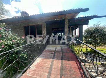 Casa · 230m² · 4 Recámaras · 2 Estacionamientos · Casa en Venta - (4)