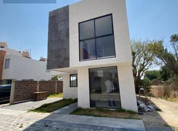 Casa · 110m² · 3 Recámaras · 2 Estacionamientos · Preventa de Casas con Tres Habitaciones, Terraza y Jardín en Tlaxcala.