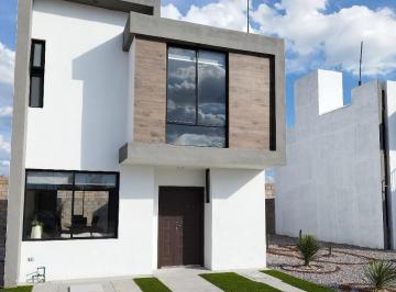 Casa · 122m² · 3 Recámaras · 2 Estacionamientos · Casa en Privada en Zona Industrial con Amenidades