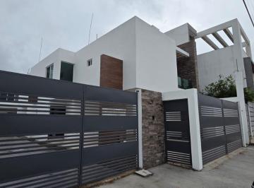 Casa · 231m² · 3 Recámaras · 2 Estacionamientos · Casa en Unidad Nacional