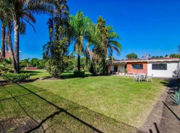 Casa · 298m² · 4 Recámaras · 10 Estacionamientos · Casa en Venta Tres Gallos, Tlajomulco Zúñiga.