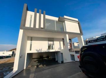 Casa en condominio · 450m² · 4 Recámaras · 6 Estacionamientos · Casa en Venta Robles Residencial