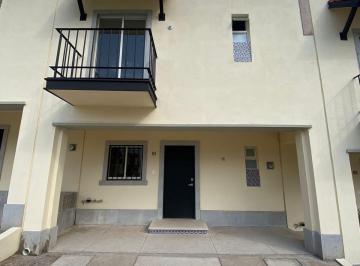 Casa de 3 habitaciones, Tlajomulco de Zúñiga · Renta de Casa Nueva en Alta California