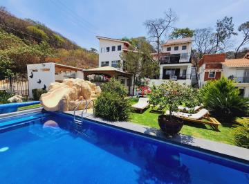 Casa de 4 habitaciones, Ixtapan de la Sal · Magnolia Vip Enorme Alberca Climatizada, Jardín, Cancha, Bonitas Vistas, Amueblada y Equipada.