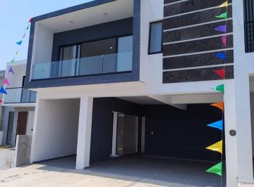 Casa en condominio de 3 habitaciones, Alvarado · Venta Casa Frente a Área Verde en Fracc Cerrado