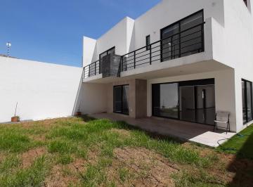 Casa de 4 habitaciones, Querétaro · Casa en Venta o Renta en Milenio, con Amplio Jardin!