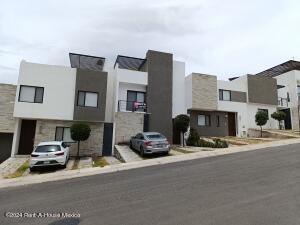 Casa de 4 habitaciones, El Marqués · Casa con 3 Recamáras, Estudio, Roof Garden - Zibatá, Venta