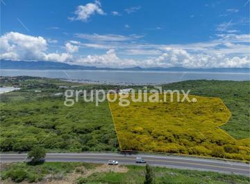 Terreno / Lote · 310000m² · Terreno a Pie de Carretera con Vista Al Lago de Chapala en Tuxcueca, Jalisco