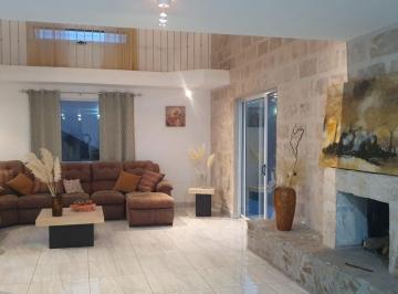 Casa · 656m² · 5 Recámaras · 2 Estacionamientos · Venta de Casa Al Norte de Saltillo