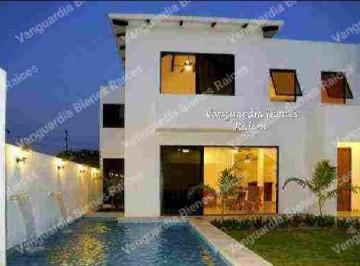 Casa de 3 habitaciones, Bahía de Banderas · Casa en Renta con Alberca en Bucerías Nayarit. a 3 Cuadras de La Playa!