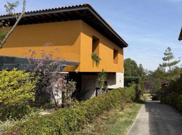 Casa de 3 habitaciones, Morelia · Casa en Venta Club de Golf Altozano Colinda con Fairway