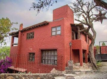 f395ef950093917717285792e851f0a473eb5d78938f5d6db7e1f5d377e3e300 · Casa en El Centro de 4 Habitaciones, Terraza y Cochera - Ideal Para Invertir