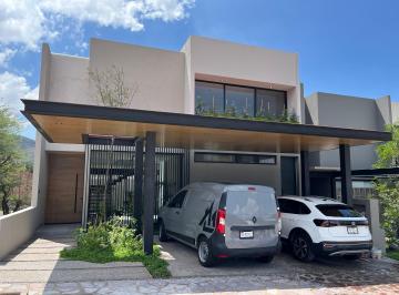 Casa de 3 habitaciones, Querétaro · Casa en Venta en Altozano Queretaro