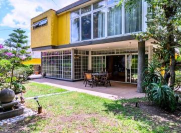 Casa de 5 habitaciones, Naucalpan de Juárez · Av de Los Bosques, Espectacular Casa en Venta. Espacios Abiertos. Exc Ubicación