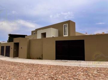 Casa · 500m² · 4 Recámaras · 4 Estacionamientos · Casa en Venta en Privada Vista Antigua, San Miguel de Allende, Mexico