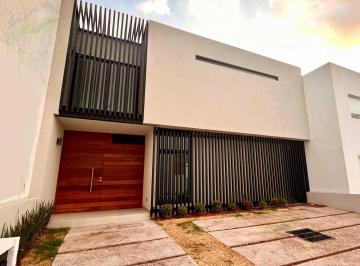 Casa · 265m² · 4 Recámaras · 4 Estacionamientos · Casa en Venta en Privada, Zibatá, Querétaro