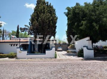 Casa en condominio · 384m² · 3 Recámaras · 7 Estacionamientos · Casa en Av de La Rica en Villas del Meson - (4)