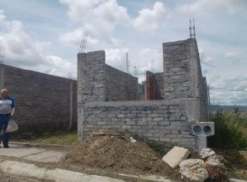 Terreno / Lote · 96m² · 2 Recámaras · 1 Estacionamiento · Terreno con Contrucción 6 X15 en El Trebol Salida a Aero Todos Los Servicios