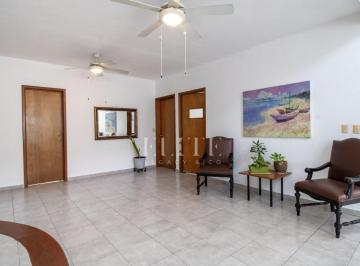 Casa · 230m² · 4 Recámaras · 2 Estacionamientos · Casa en Venta en Alamos I