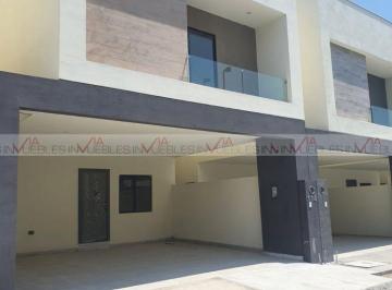 Casa de 3 habitaciones, Monterrey · Casa en Venta en Cumbres