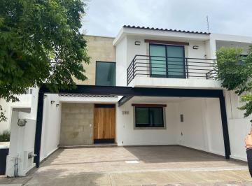 Casa · 244m² · 3 Recámaras · 3 Estacionamientos · Casa en Venta El Mayorazgo