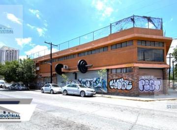 Edificio · 2600m² · 8 Estacionamientos · Local Comercial en Renta en Monterrey Centro