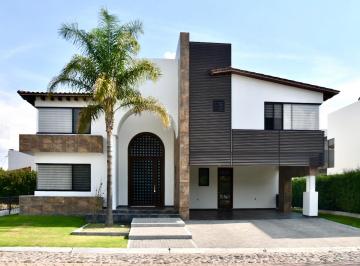 Casa de 4 habitaciones, Querétaro · Casa del Puente - Renta en Campanario