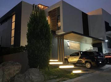 Casa de 4 habitaciones, Tlajomulco de Zúñiga · Casa en Venta en Fraccionamiento Lago Nogal