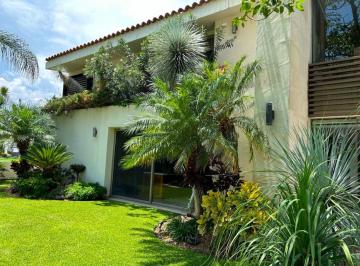 Casa · 900m² · 4 Recámaras · 4 Estacionamientos · Casa en Fraccionamiento en Paraíso Country Club Emiliano Zapata - Crb - 1189 - Fr