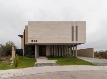 Casa en condominio · 680m² · 4 Recámaras · 3 Estacionamientos · Casa en Venta en La Espiga